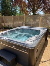 Load image into Gallery viewer, Hydropool Self-Cleaning 395 Hot Tub
