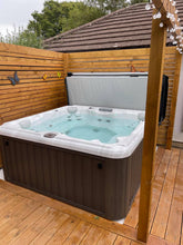 Load image into Gallery viewer, Hydropool Serenity Classic 5L Hot Tub
